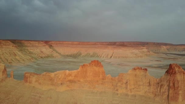 Rocas rojas en el fondo del antiguo océano seco Tetis — Vídeos de Stock