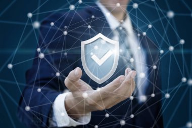 Onay işareti onaylı simgesini bir işadamı mavi bir arka plan üzerinde gösterir..