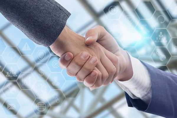 Handshake Dvou Podnikatelů Rozostřeného Pozadí Koncept Dohody Spolupráce — Stock fotografie