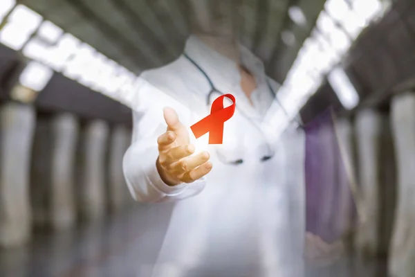 Aids Κόκκινη Κορδέλα Στα Χέρια Γιατρού Φόντο Της Σήραγγας Εννοιολογικός — Φωτογραφία Αρχείου