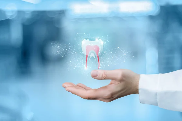 Doktor Bir Diş Üzerinde Arka Plan Bulanık Gösterir — Stok fotoğraf