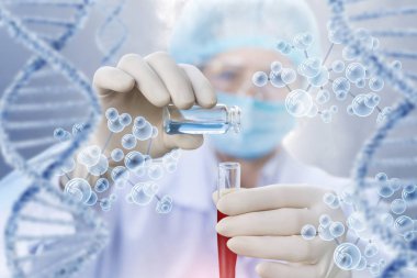 Bir laboratorian kan örneği dna ve molekülleri ön plan'ile tüp içine bazı kimyasallar eklemiş. Modern tıpta laboratorian araştırmacılar rolünün bir kavramdır