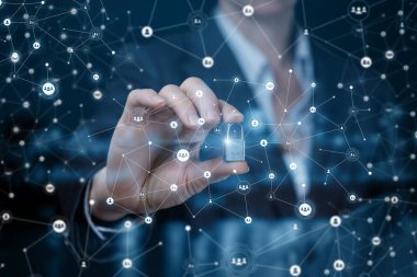 Bir işkadını kablosuz bağlantıları ön plan onun parmaklar arasında bir asma kilit gösteriyor. Özel iş güvenlik ilkesi bir kavramdır.