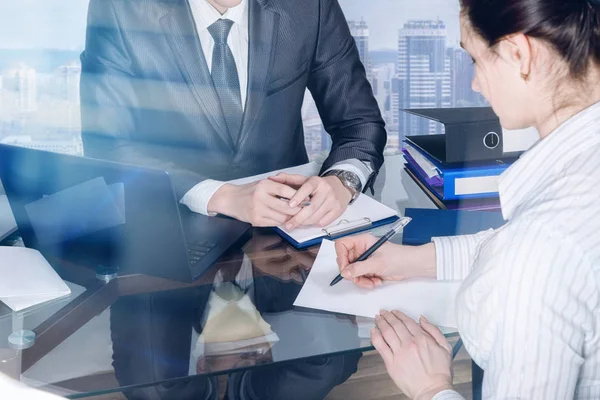 Woman Sitting Glass Desk Writing Some Document Meeting Businessman Sitting — 图库照片