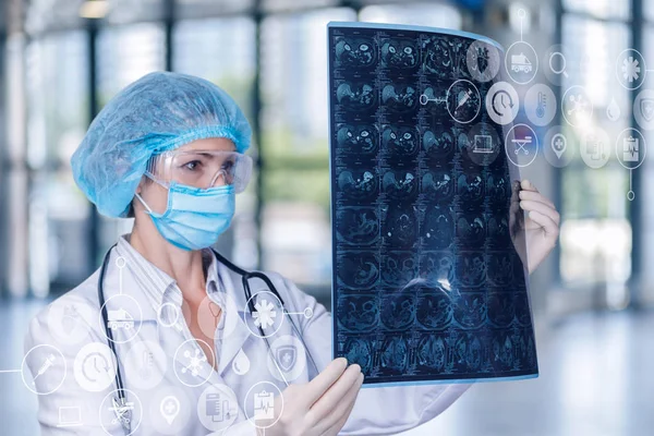 Begrepps undersökning av MRI-bilder av inre organ . — Stockfoto