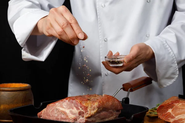 The chef sprinkles the seasoning . — Stock Photo, Image