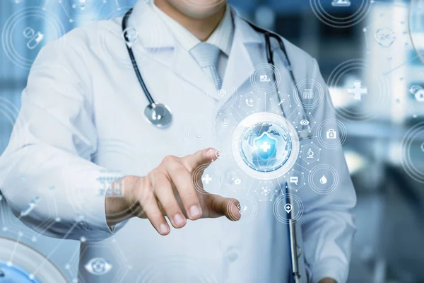 The doctor works with the global health care system . — Stock Photo, Image