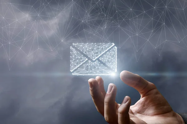 Conceito Email Negócios Mão Mostra Holograma Uma Carta Fundo Embaçado — Fotografia de Stock
