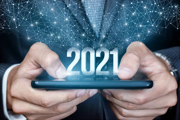 Die Zahl 2021 Erscheint Auf Dem Tablet Aus Dem Netzwerk — Stockfoto