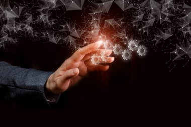 El, internet ağının arka planındaki şanzıman hologramına tıklıyor.