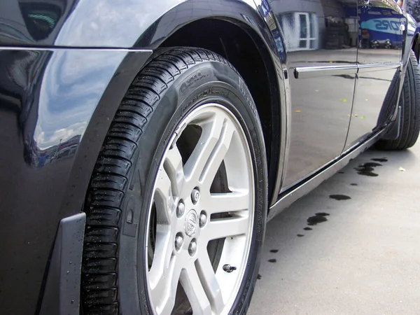 Clean Black Car Wheels Tires Headlights — Stock Photo, Image