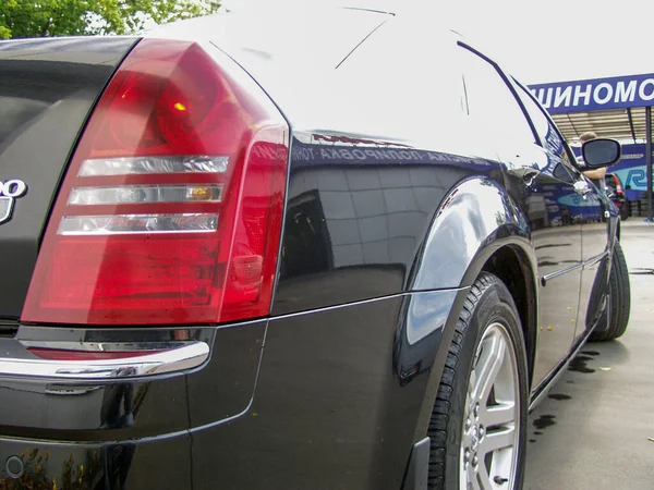 Coche Negro Limpio Ruedas Neumáticos Faros — Foto de Stock