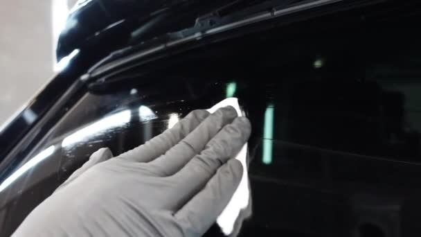 Εφαρμογή της σύνθεσης για την προστασία του αυτοκινήτου γυαλί — Αρχείο Βίντεο