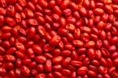 Yemek arkaplanı. Baharat olarak böğürtlenlerin kırmızı meyveleri. Yemek pişirmede, halk tıbbında, kozmetolojide, aromaterapide ve parfümeride kullanılır..