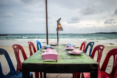 Koh Samet'te yemek masası