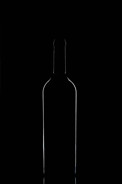 Siyah Arka Planda Şarap Şişesi — Stok fotoğraf