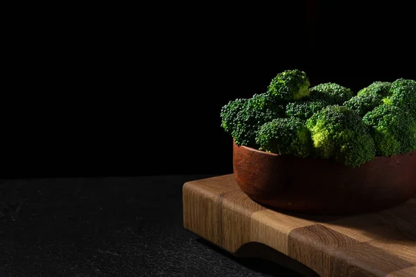 Fresh green broccoli on a wooden butt cutting board — Stockfoto