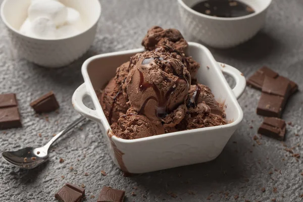 Čokoládová Zmrzlina Zmrzlina Karamelem Čokoládou Zavřít Zmrzlinu — Stock fotografie