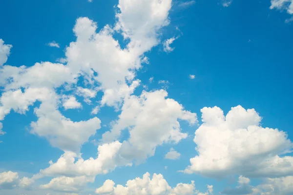 Witte Wolken Aan Blauwe Lucht — Stockfoto