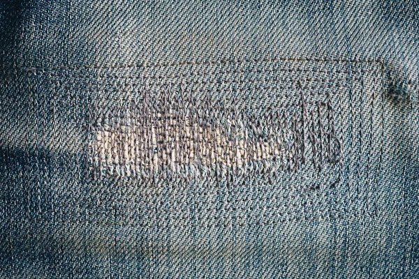 クローズ アップ パッチ古いジーンズ デニムのテクスチャと背景 — ストック写真