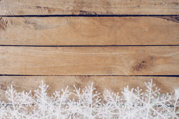 Trä Brun Jul Bakgrund Med Snöflingor Och Juldekoration — Stockfoto