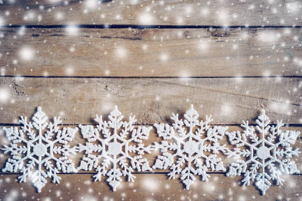 Fondo Navidad Marrón Madera Blanco Nieve Con Copos Nieve Espacio —  Fotos de Stock