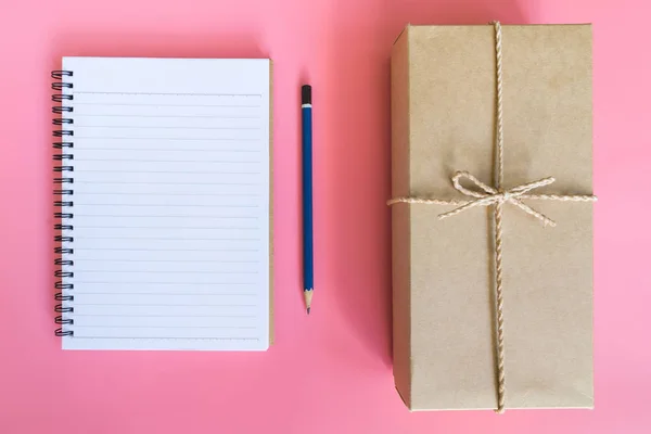 Top View Brown Gift Box Notebook Paper New Year Pink — Stock Photo, Image