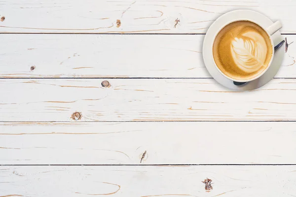 Über Kaffeetasse Auf Weißem Holztisch Mit Kopierraum — Stockfoto