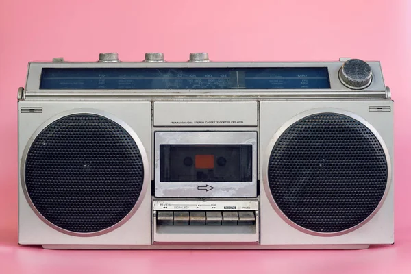 Vintage Stereo Auf Rosafarbenem Hintergrund — Stockfoto