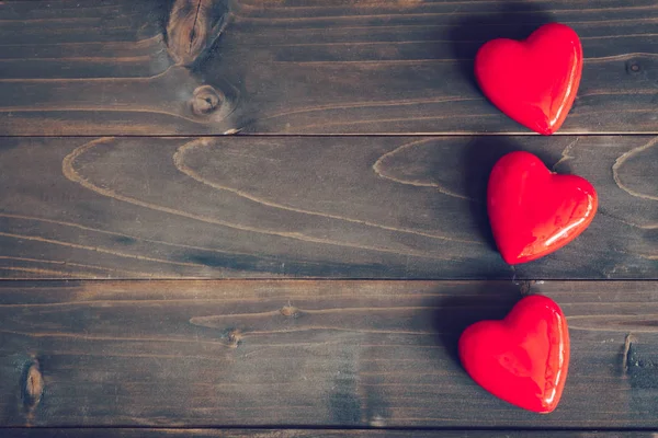 Corazón Rojo Sobre Fondo Tabla Madera Con Espacio Copia — Foto de Stock