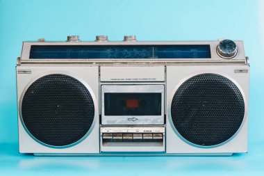Mavi pastel renk arka plan vintage stereo