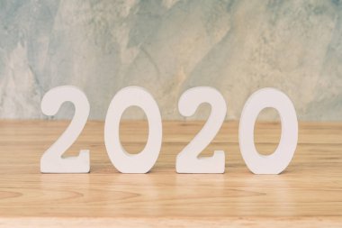 İş ve tasarım konsepti - mutlu yeni y için ahşap numarası 2020