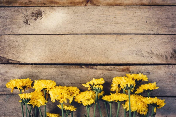 Yellow Flowers Bouquet Top View Wooden Background Texture Copy Space — Stock Photo, Image