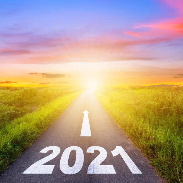 Neujahrskonzept Leere Asphaltstraße Und Frohes Neues Jahr 2021 — Stockfoto