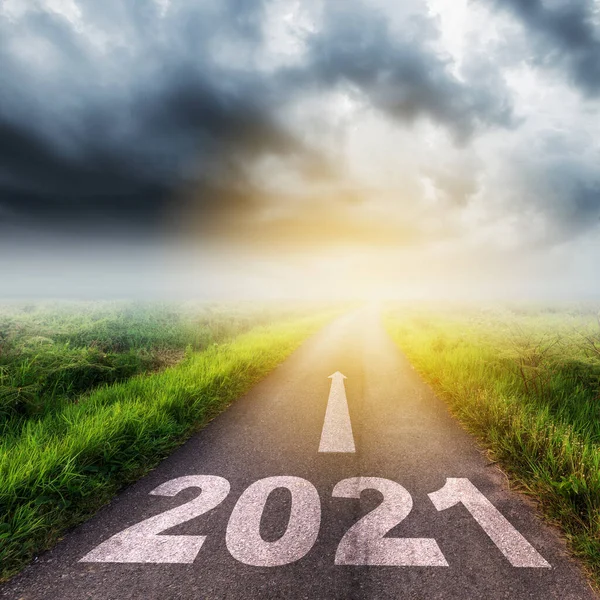 Neujahrskonzept Leere Asphaltstraße Und Frohes Neues Jahr 2021 — Stockfoto