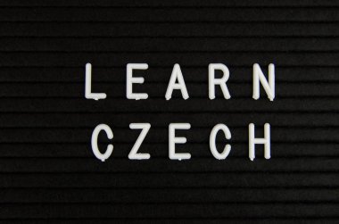 Çek öğrenmek siyah arka plan üzerine işaret