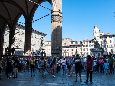 Floransa, İtalya, 12 Eylül 2019, Piazza della Sig turistler