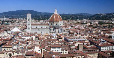 Güneşli bir günde Floransa silueti