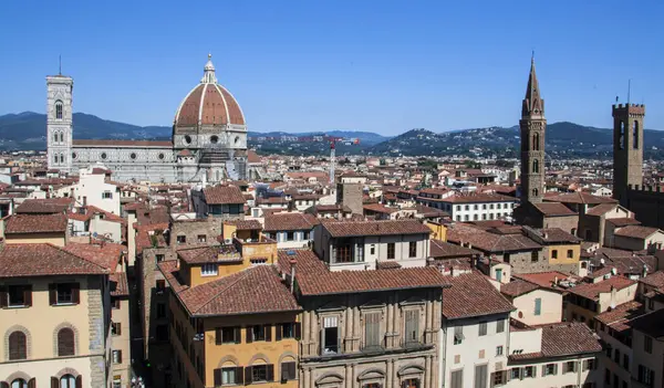 Palazzo Vecchio Kulesi'nden Floransa çatıları ve katedralinin muhteşem manzarası