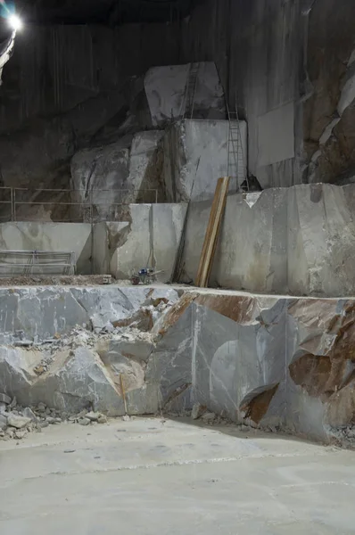 Large blocks of marble inside a quarry in Carrara — Stock Photo, Image