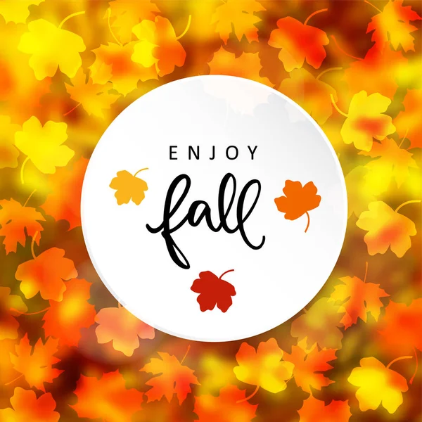 Geniet van de herfst. Herfst moderne onscherpe achtergrond, met silhouetten van esdoorn bladeren. Vector illustratie wenskaart, uitnodiging. — Stockvector