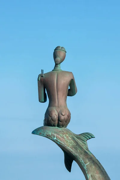 Agia Napa, Cyprus. Zeemeermin standbeeld in de haven. — Stockfoto