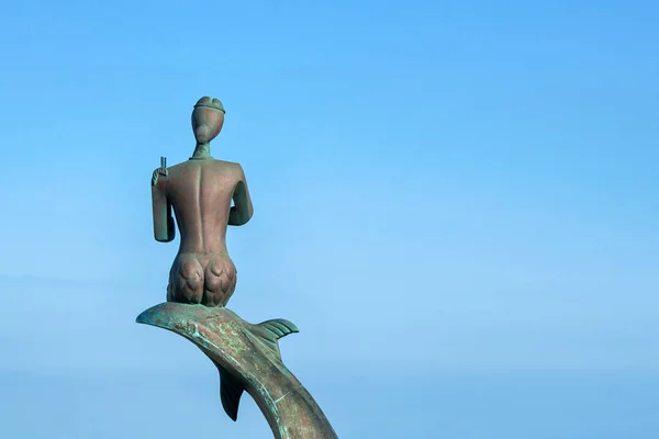 Agia Napa, Cypern. Sjöjungfru-statyn i hamnen. — Stockfoto