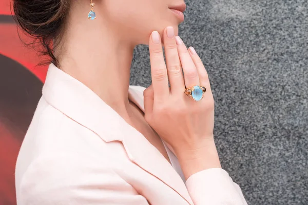 People, fashion, jewelry and luxury concept, closeup of woman wearing luxury jewelry. Color gemstone ring and earrings with colored diamonds and gemstones — Stock Photo, Image