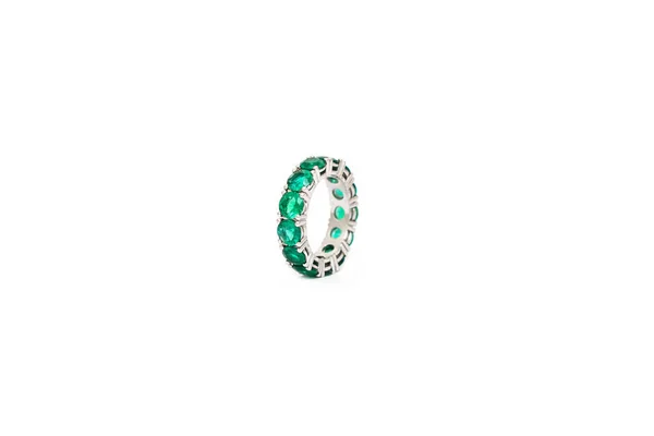 Diamond ring with green precious gems. White golden ring on white background. Fashion luxury accessories — Stock Photo, Image