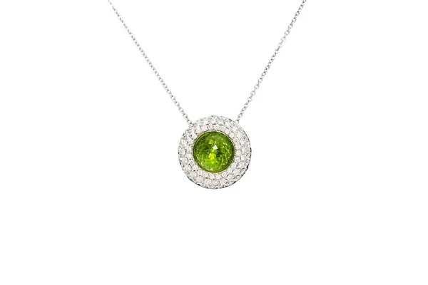 Luxo pingente dourado branco com pedra preciosa verde e diamantes isolados em branco — Fotografia de Stock