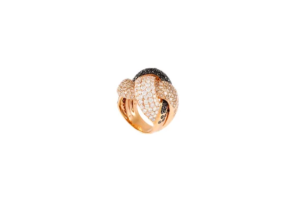 흰색 배경에 고립 된 다이아몬드 링. 다이아몬드가 세리울 링. 옐로우 골드. — 스톡 사진