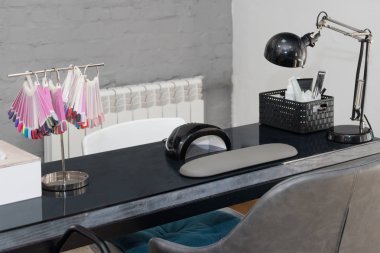 Boş modern tırnak salonu iç. Manikür ustası için iş yeri