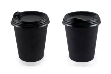 Beyaz arka planda siyah kahve fincanları. Boş kağıt kahve fincanı paket servisi için ya da uygulama logosu için kullanılabilir, tasarım için alan.