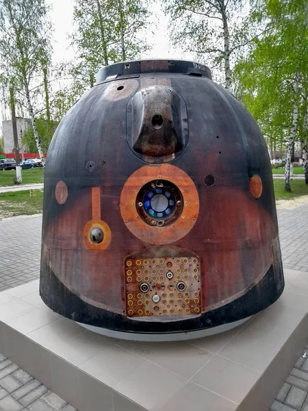 Astronotların dünyaya döndüğü bir uzay aracıkapsülü.